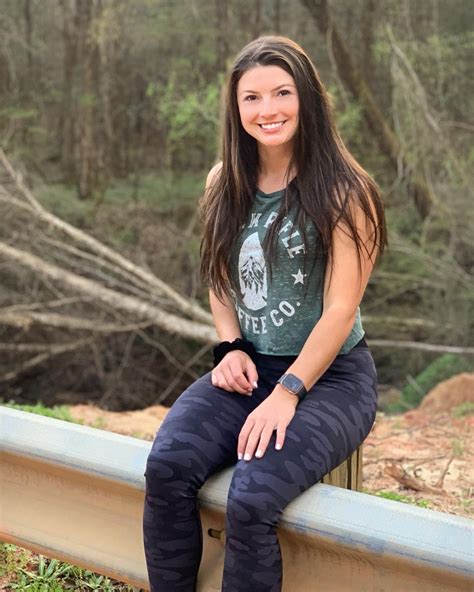 Hannah Barron was born on the 3rd of July, 1996. She is best known for being a Instagram Star. She posted a meme of former President Barack Obama in October of 2013. Hannah Barron’s age is 27. Social media influencer and Instagram model who is recognized for posting hunting, fishing, and adventure photos to her hannahbarron96 account.